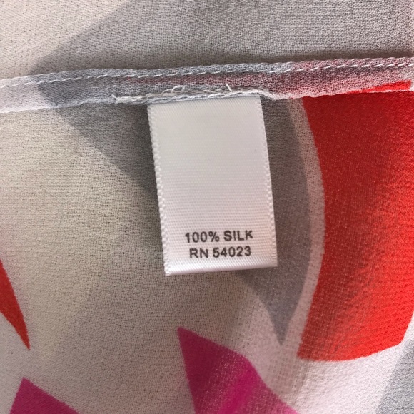 BANANA REPUBLIC | Geometric Print Silk Top - Picture 7 of 8